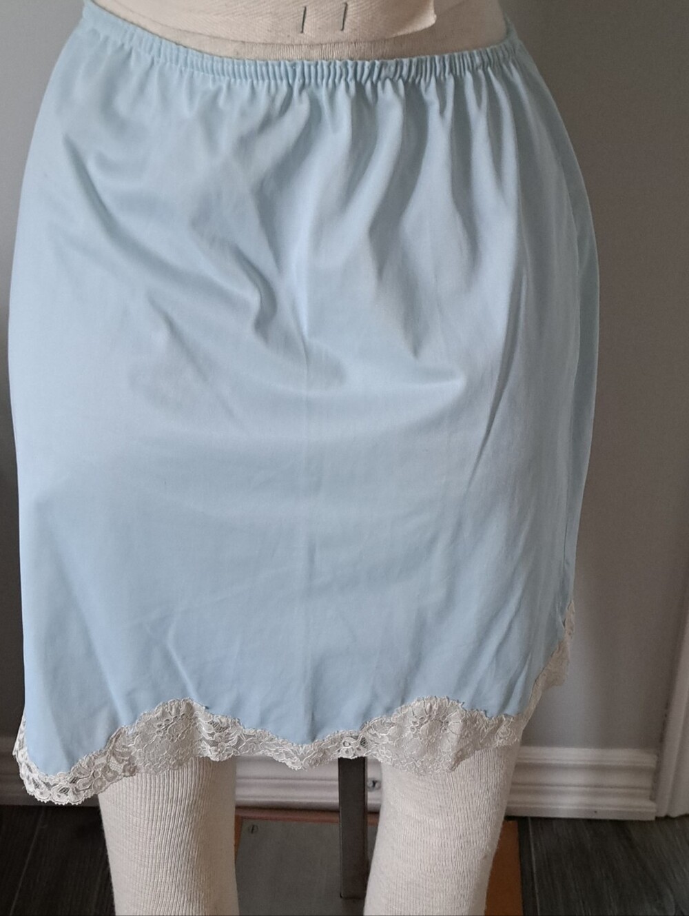 VTG CARESSE Pale Blue Lace-Trim Half Slip short nylon pin up chic glam S/M - Picture 2 of 8